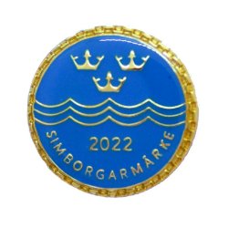 Årets simborgarmärket 2022 är blått. Simma 200m på djupt vatten och handla märket enkelt online hos oss på Soak.se