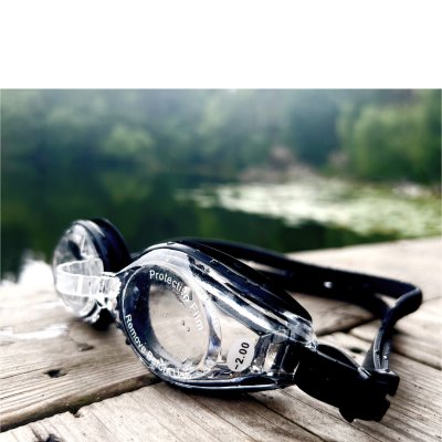 Simglasögon för närsynta. -1,5 till -7 i styrka. Se skarpt under ytan.