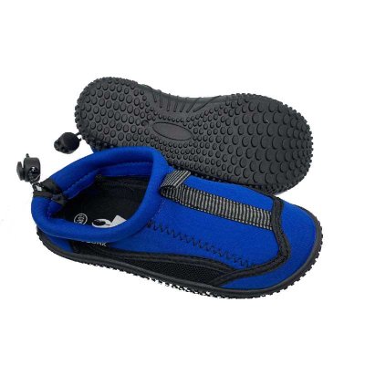 Skyddar foten mot vassa föremål och är hygieniska i badhuset