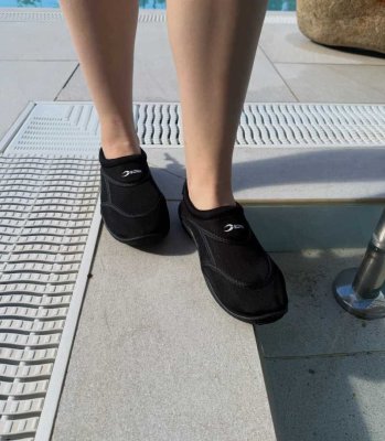 Badskor basic från Soak till vuxen. Sköna badskor till vuxen.