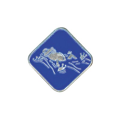 Grodan rygg blå är ett simmärke från SLS. Uförande simma 10m på rygg med liksidiga bentag. Handla online hos oss på Soak