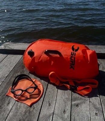 Simboj till öppet vatten simning. Simboj orange med fack.