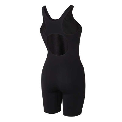 Baddräkt med ben med litet hål i ryggen från Svenska varumärket Soak. Tålig baddräkt mot klorvatten.